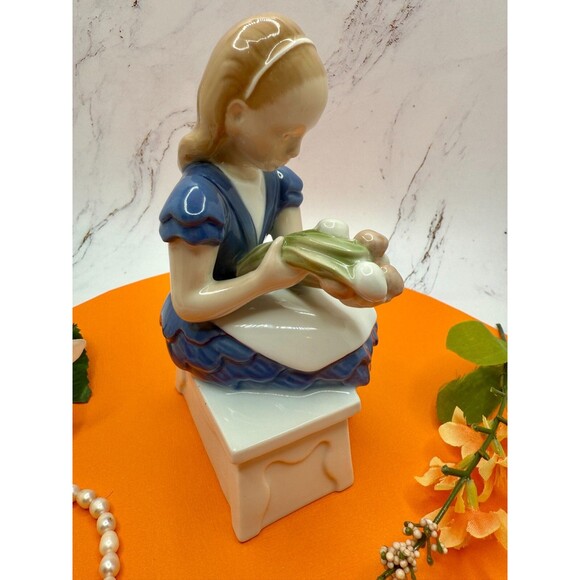 Copenhagen B&G Bing & Grondahl Ida's Flowers Girl W Tulips 2298 Figurine.‎ Mint - Picture 5 of 10
